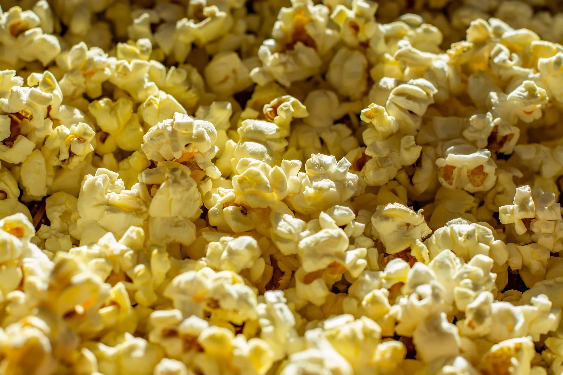 Come fare i pop corn con stufa, padella e microonde - UltimeInfo